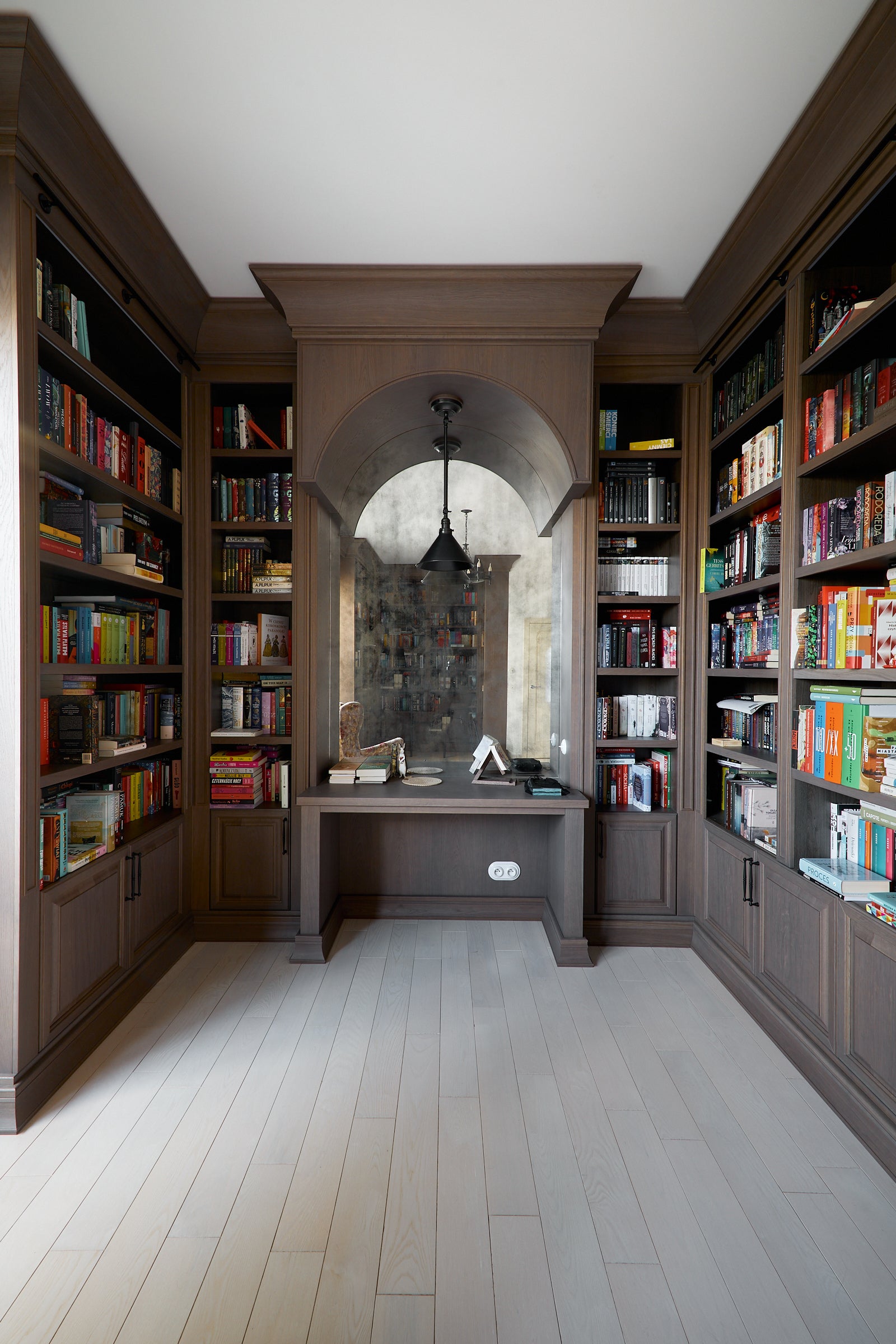 Проєкт в Bemowo – бібліотека в стилі ретро. Класика на полицях, історія в наших серцях