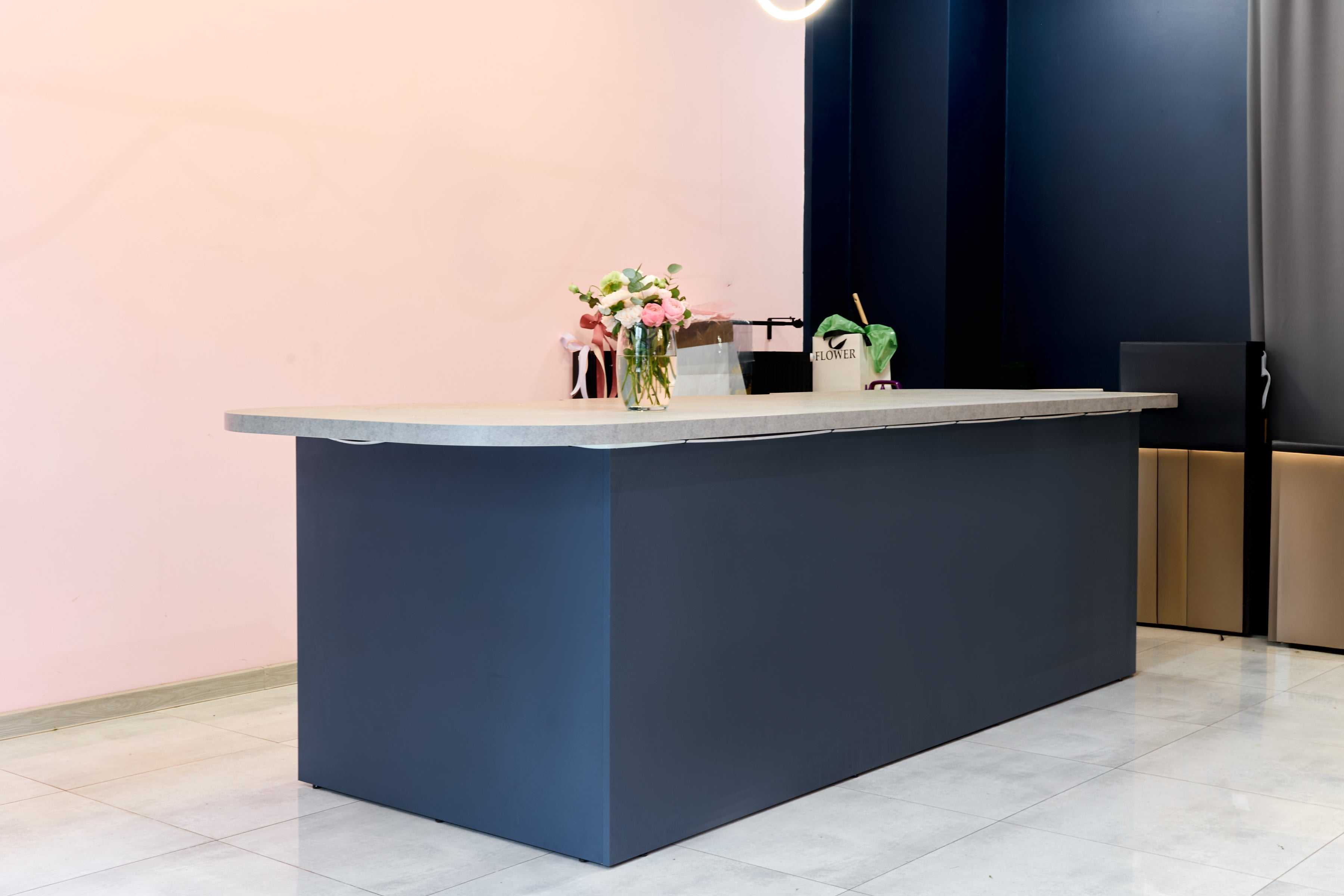 Projekt dla kwiaciarni – przestrzeń nie tylko praktyczna, ale i estetyczna